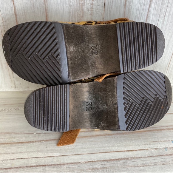 Hanna Andersson Leopard Print Pony Hair Clogs - Picture 6 of 7